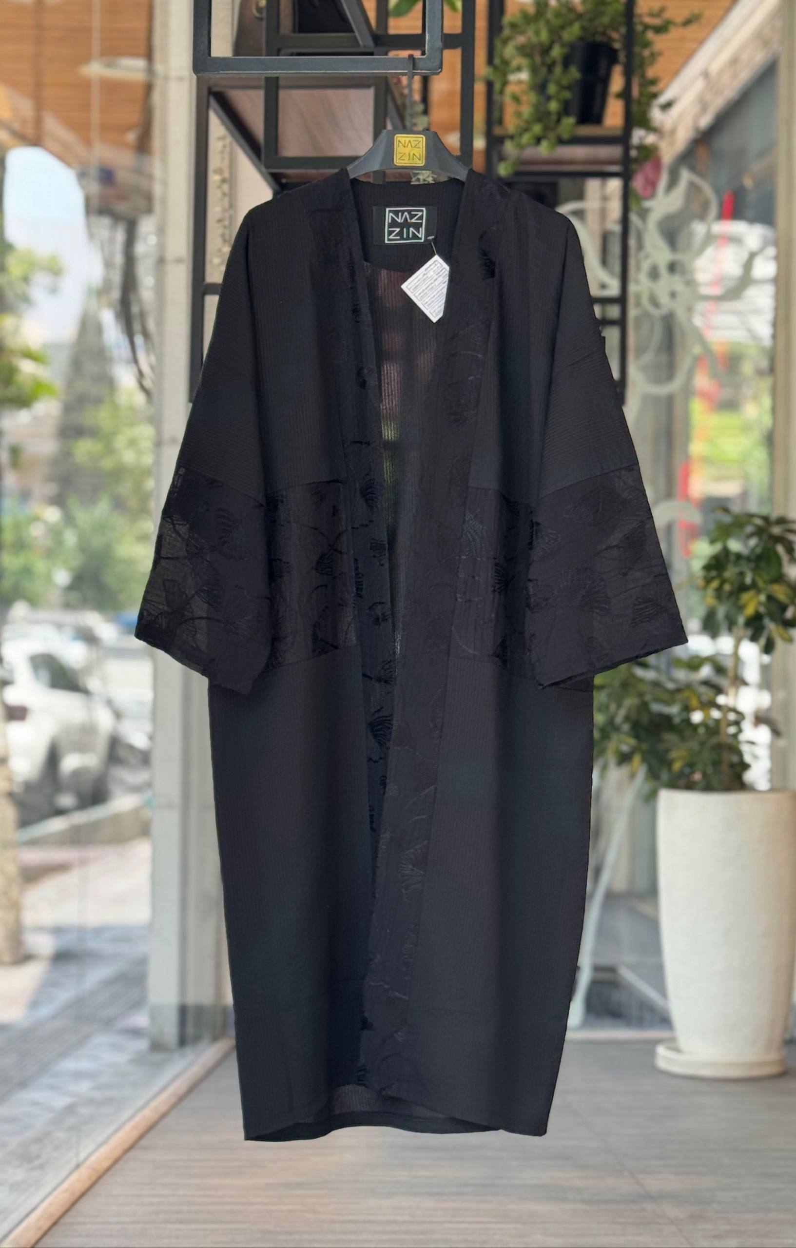 مانتو مشکی جلوباز طرح تکه ای CW0117